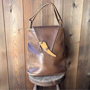 BESPOKE LEATHER BUCKET BAG